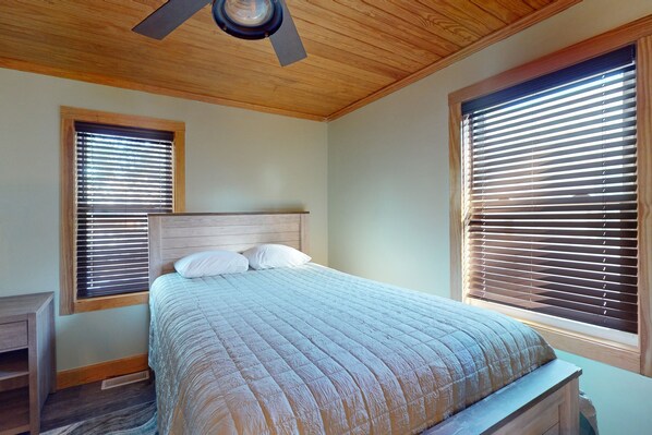 2 عدّة غرف نوم وسرير سفر وواي فاي مجانًا وملاءات أسرّة