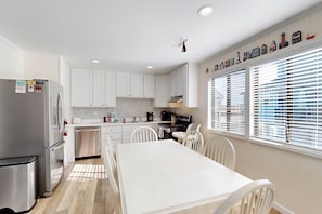 Fridge, microwave, oven, stovetop - Waterfront, dog-friendly house with lovely water views, pool access & deck (Avon)