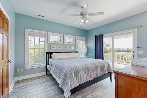 Lakefront home with private pool, hot tub, & pool table