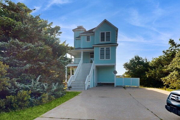 Exterior - Lakefront home with private pool, hot tub, & pool table (Avon)