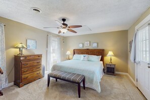 3 bedrooms, travel cot, free WiFi, bed sheets