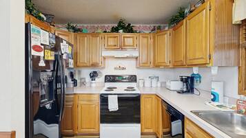 Frigorífic, microones, forn i placa de cuina