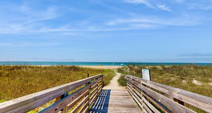 Oceanview condo with outdoor pool and private beach access