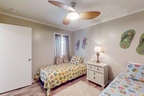 2 bedrooms, internet, bed sheets