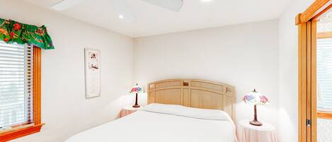 6 bedrooms, desk, iron/ironing board, free WiFi