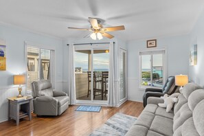 Fernseher, Tischtennisplatte