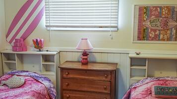 4 bedrooms, free WiFi, bed sheets