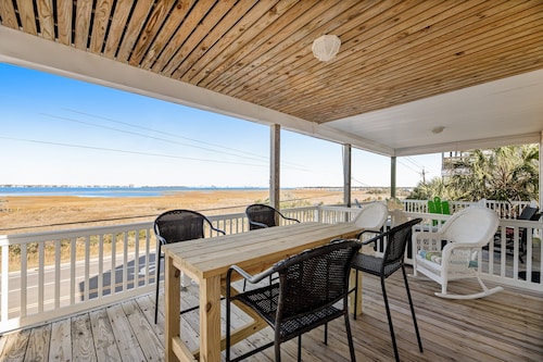 Over by the Sea: Dog & snowbird-friendly home with sound views