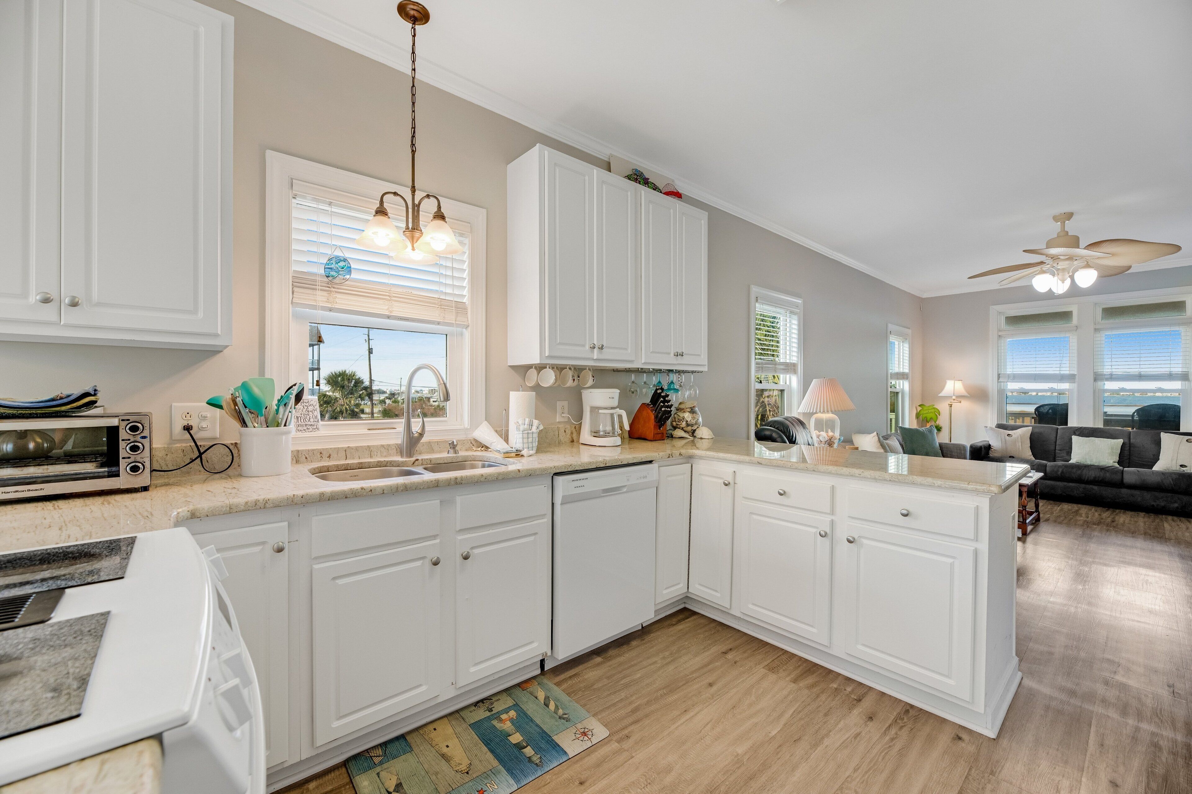 ثلاجة، ميكروويف، فرن، موقد طهي مسطح