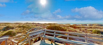 Condo with on-site beach access, pools, grill/picnic areas, & private balcony