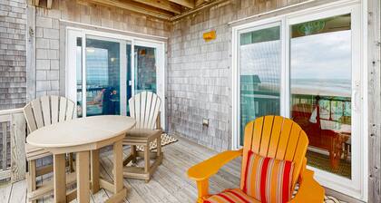 Oceanfront condo with incredible views, pool access, washer/dryer & AC