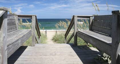 FKA Kimogener Point - ocean views, WiFi, W/D, balcony, pool & beach access