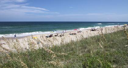 FKA Kimogener Point - ocean views, WiFi, W/D, balcony, pool & beach access