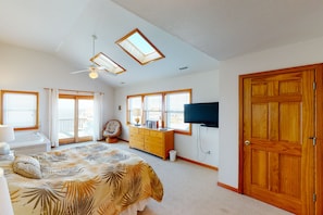 5 bedrooms, free WiFi, bed sheets