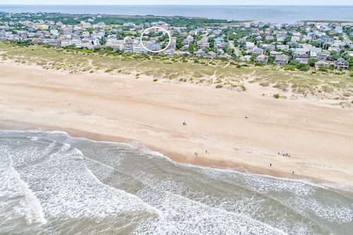 Dog-friendly home near the beach near beach access, outdoor shower, deck