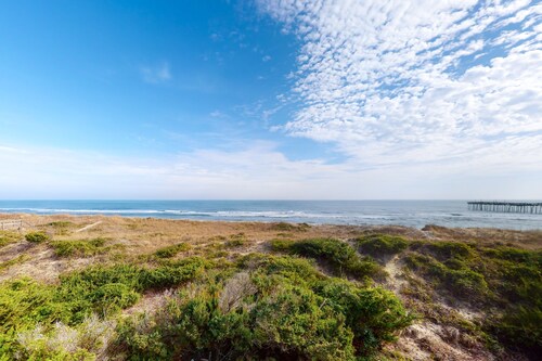 Oceanfront house with private pool, hot tub, & washer/dryer