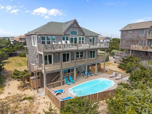 Oceanfront house with private pool, hot tub, & washer/dryer