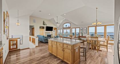 Oceanfront house with private pool, hot tub, & washer/dryer