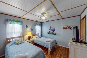 4 bedrooms, desk, iron/ironing board, travel cot