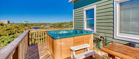 Tina de hidromasaje al aire libre