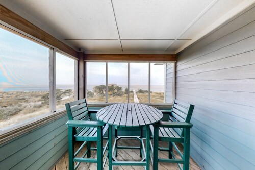 Waterfront dog-friendly house with free WiFi, private W/D, & shared pool