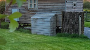 Unclassified image, 3 of 16, button - Luxury Shepherd Hut with Private Hot Tub & Views of the Somerset Levels (Langport)