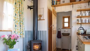 Unclassified image, 2 of 16, button - Luxury Shepherd Hut with Private Hot Tub & Views of the Somerset Levels (Langport)