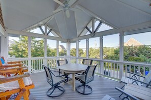 Outdoor dining - Huge, canal-front home w/private hot tub, WiFi, central AC, washer & dryer, dock (Frisco)