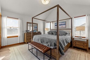 4 bedrooms, travel cot, free WiFi, bed sheets