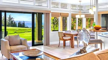 Condo (2 Bedrooms) | Front of property