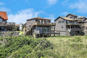 Exterior - Oceanfront home with 2-tier deck, beach access & sunrise views - 2 dogs welcome (Frisco)