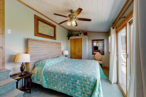 4 bedrooms, free WiFi, bed sheets - Oceanfront home with 2-tier deck, beach access & sunrise views - 2 dogs welcome (Frisco)