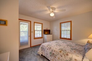 4 bedrooms, free WiFi, bed sheets
