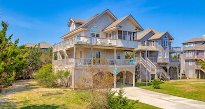 Inviting, dog-friendly home with wraparound decks, washer/dryer & outdoor shower