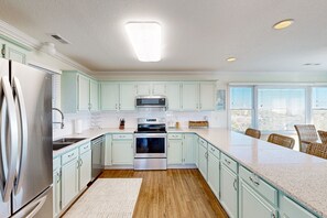 Fridge, microwave, oven, stovetop - Sunset Park: Short Walk to the Beach, Great Views (Avon)