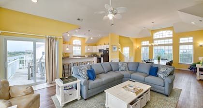 Bright, bold, & spacious home close to beach with pool & private hot tub