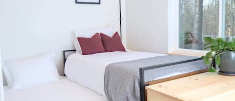 2 habitaciones, tabla de planchar con plancha, wifi y ropa de cama