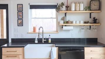 Secador de pelo y toallas