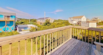 The Sea Shell Shack: Shared pool, balcony & near the beach