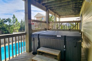 Pool - 6 BR house Dog friendly with mini golf, pool/hot tub, & game room (Waves)