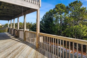 Property grounds - 6 BR house Dog friendly with mini golf, pool/hot tub, & game room (Waves)