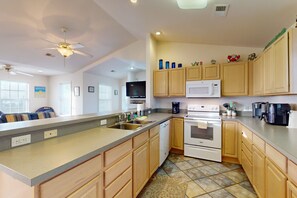 Fridge, microwave, oven, stovetop - 6 BR house Dog friendly with mini golf, pool/hot tub, & game room (Waves)