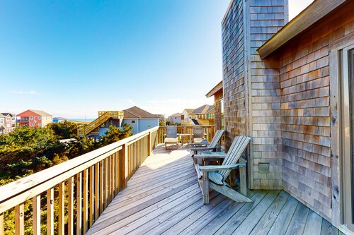 4 bedroom house w/ WiFi, AC, private W/D