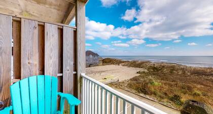 Oceanfront, dog-friendly condo with ocean view, pool & central AC