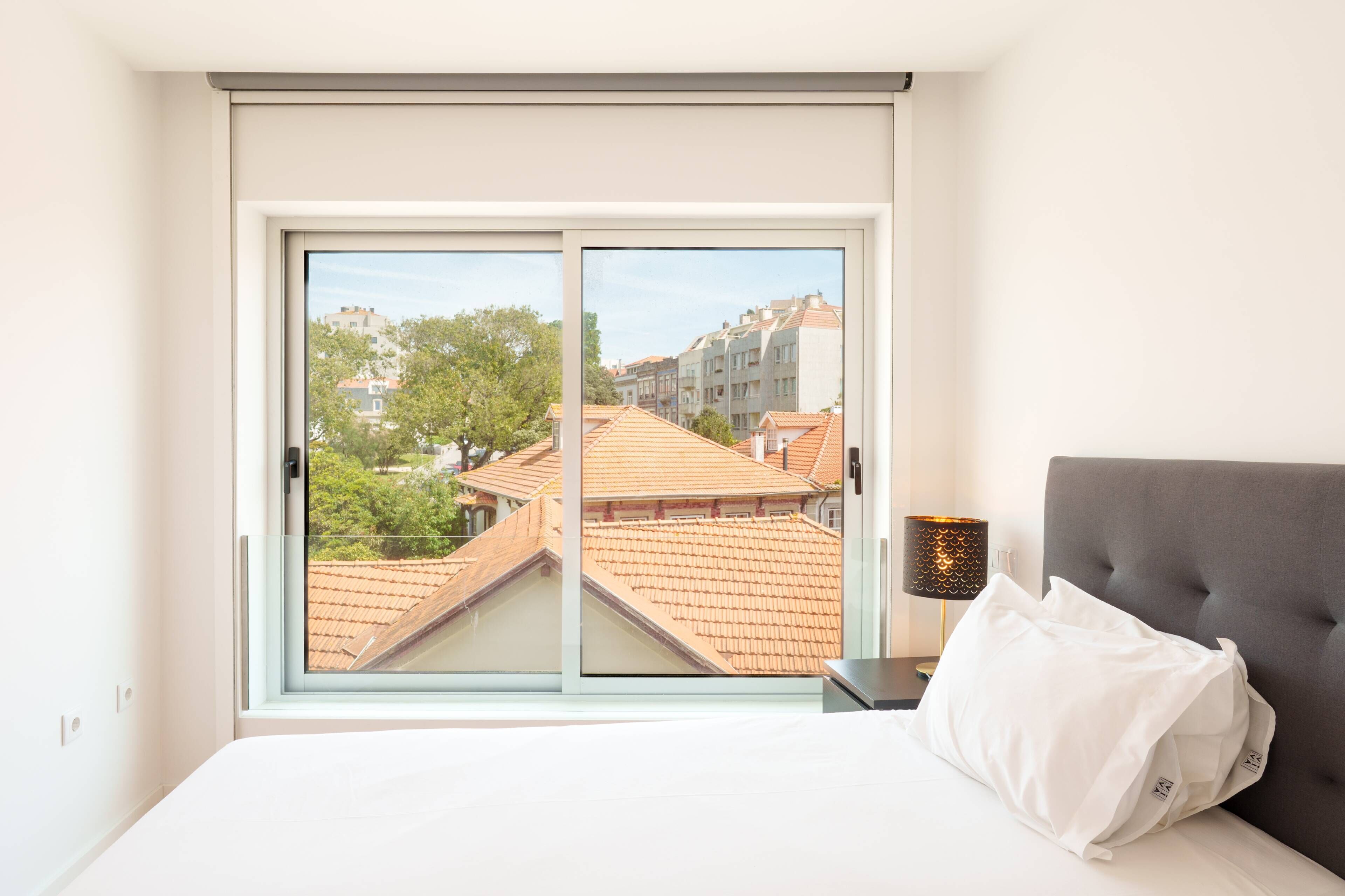 2 habitaciones, tabla de planchar con plancha, internet y ropa de cama 