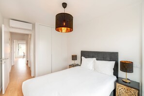 2 habitaciones, tabla de planchar con plancha, internet y ropa de cama 