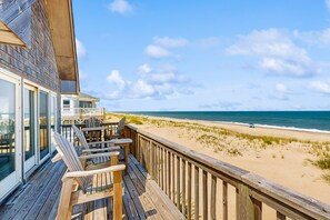 Property grounds - Fun beachfront home w/shared pool, WiFi, private washer & dryer, central AC (Avon)