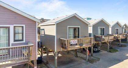 Beautiful Condo w/ Central AC, Ocean View, Shared Pool, & Free WiFi