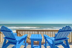 Property grounds - Stunning beachfront home with ocean-view decks and direct beach access in Surf City (Surf City)