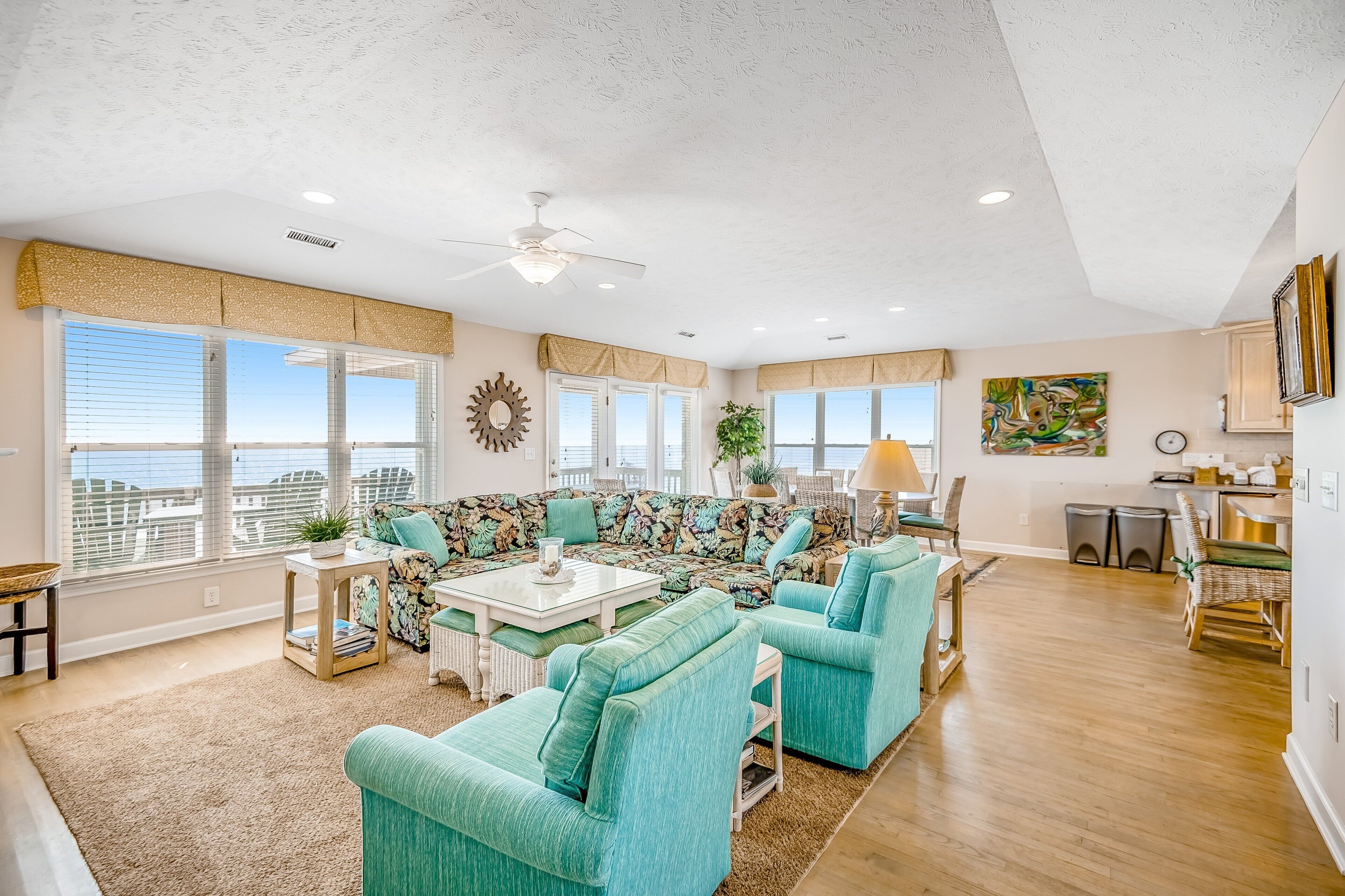 تلفزيون، مدفأة، كرة قدم الطاولة، تنس طاولة